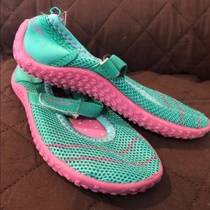 Like new teal and pink water shoes 10 toddler